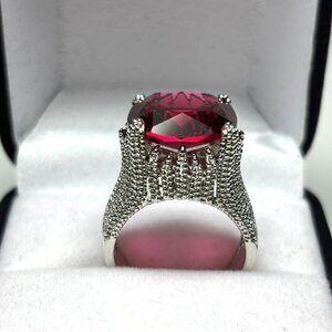Sterling Silver Ring With Large Red Gemstone & Intricate Band Design  7
